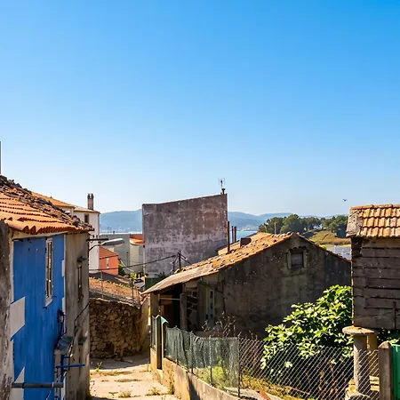 Дом отдыха Welcoming House With Sea View In Corme-porto *