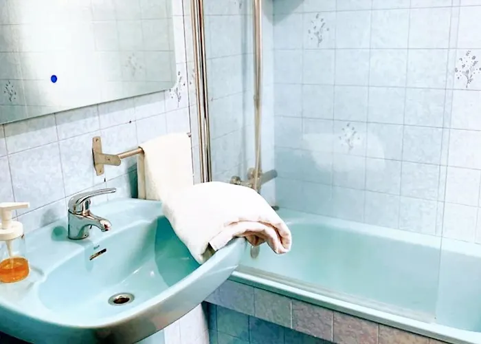 Welcoming House With Sea View In Corme-porto בית נופש